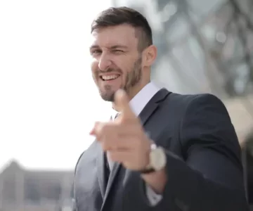 4 Signs of Dysfunctional Narcissism, According To Dr. Michael Stokes